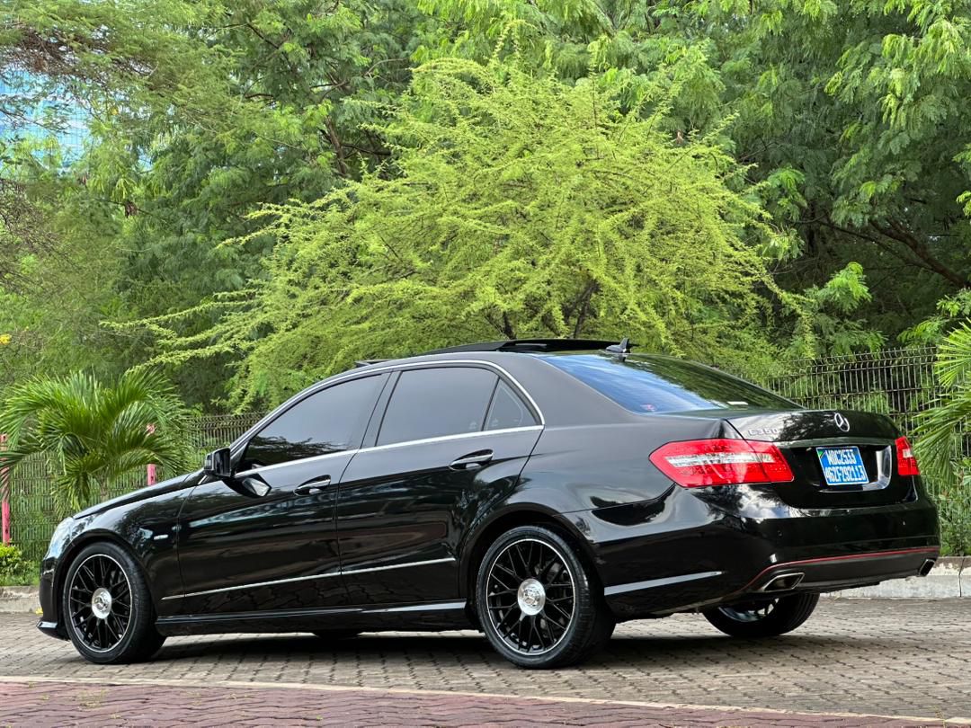 MERCEDES BENZ E-CLASS thumbnail 3